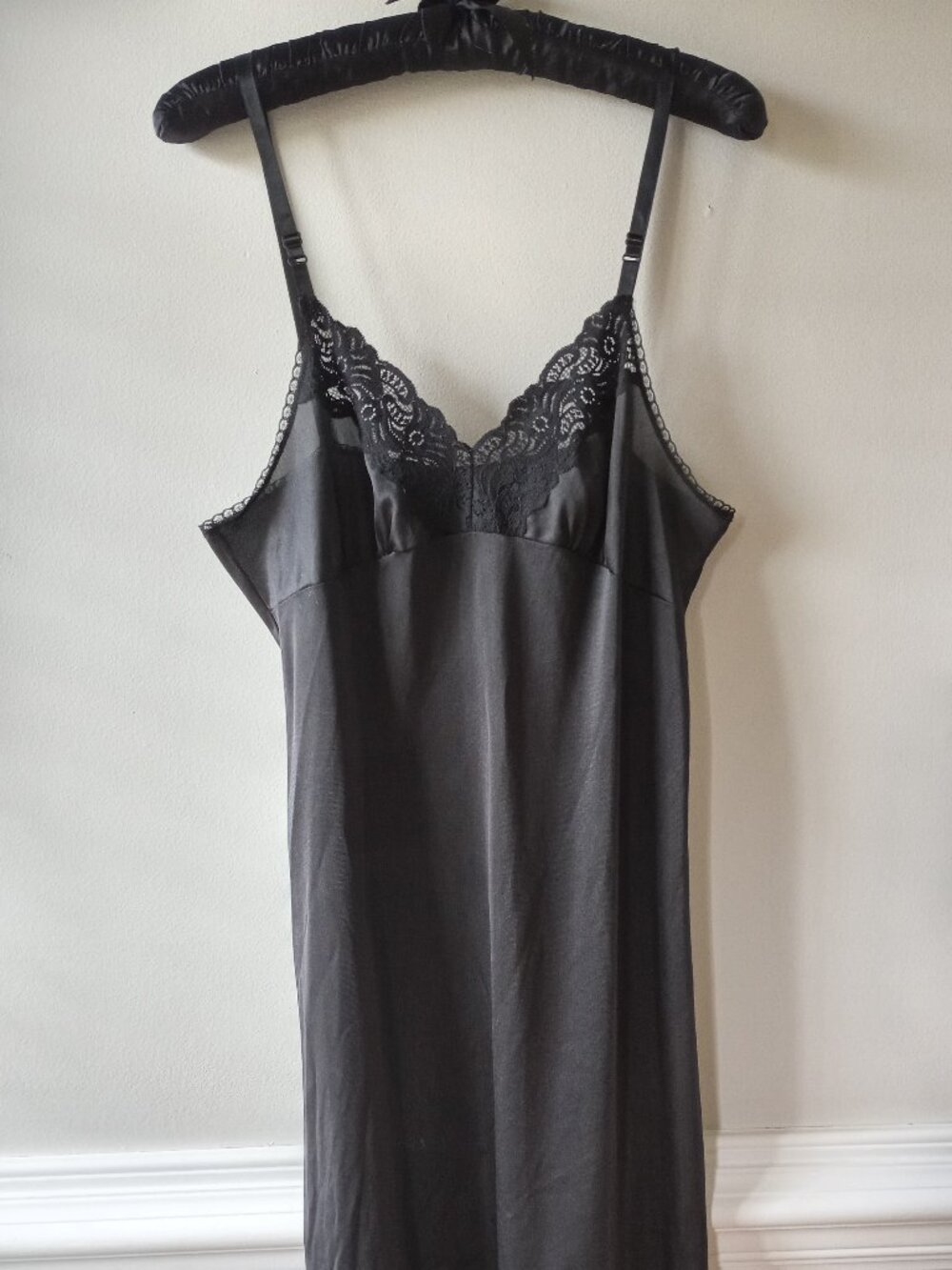 'HANES HER WAY' Vintage Full Slip Size 36 Solid Black  EUC *Immaculate